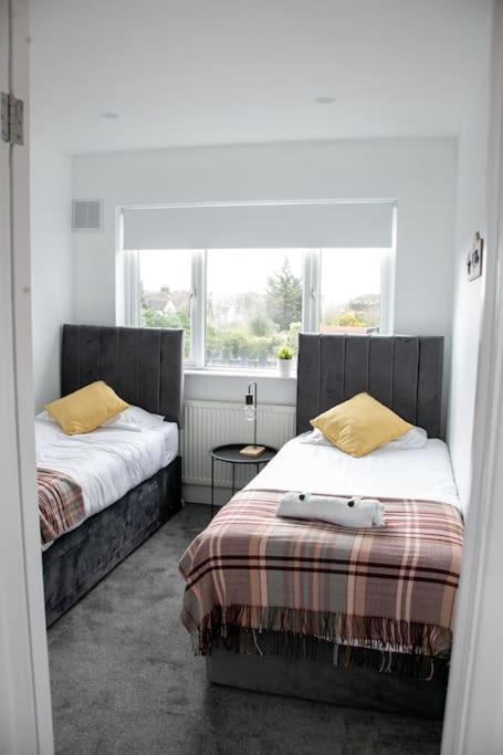 Stylish Retreat In Leigh-On-Sea Apartment Сътън он Сий Екстериор снимка