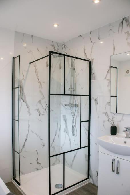 Stylish Retreat In Leigh-On-Sea Apartment Сътън он Сий Екстериор снимка
