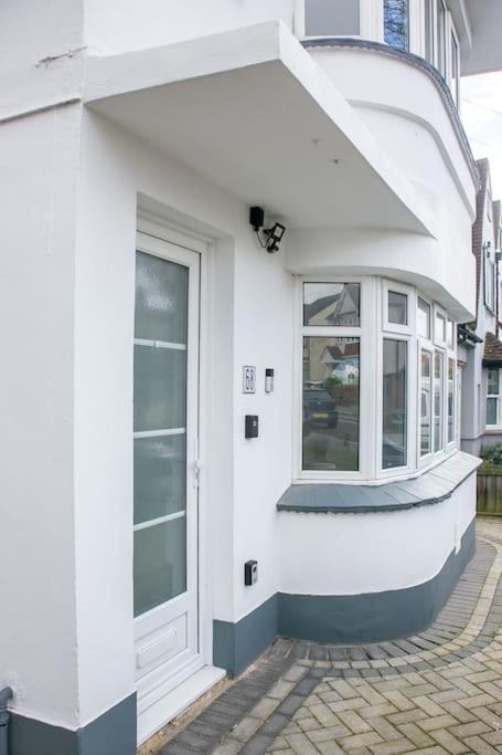 Stylish Retreat In Leigh-On-Sea Apartment Сътън он Сий Екстериор снимка