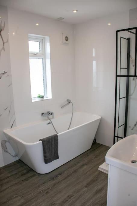 Stylish Retreat In Leigh-On-Sea Apartment Сътън он Сий Екстериор снимка