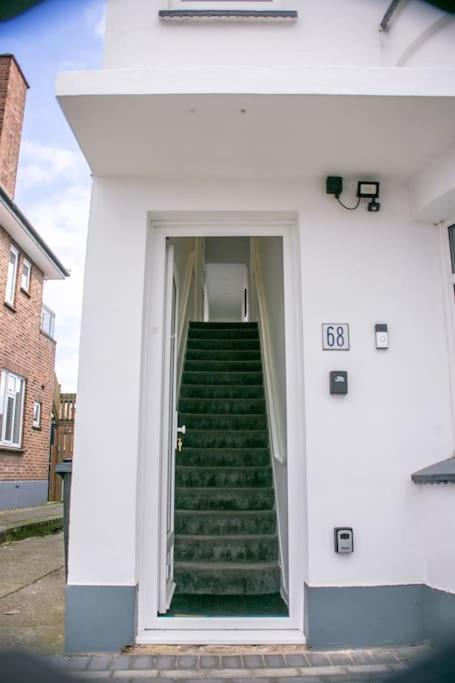 Stylish Retreat In Leigh-On-Sea Apartment Сътън он Сий Екстериор снимка