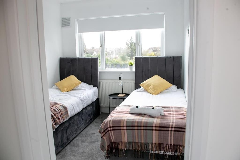 Stylish Retreat In Leigh-On-Sea Apartment Сътън он Сий Екстериор снимка