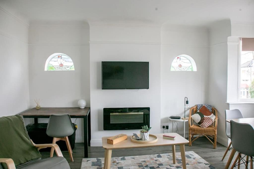 Stylish Retreat In Leigh-On-Sea Apartment Сътън он Сий Екстериор снимка