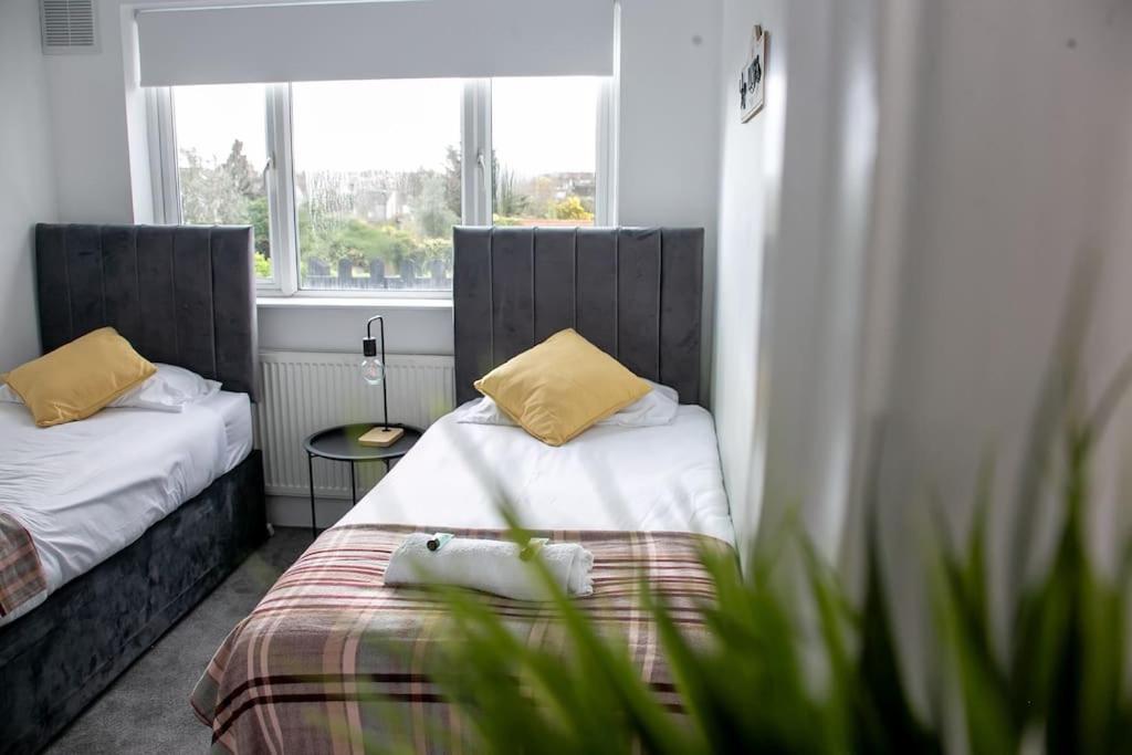 Stylish Retreat In Leigh-On-Sea Apartment Сътън он Сий Екстериор снимка